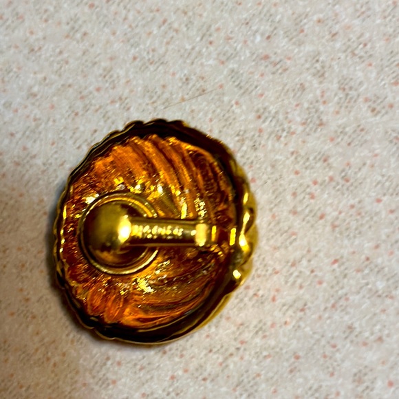 Vintage Napier gold tone knot screw clip earrings (527) - Picture 5 of 5